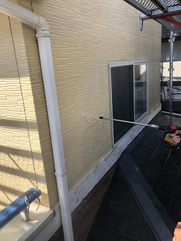 栃木県宇都宮市　屋根塗装・外壁塗装　下地処理　高圧洗浄作業 (6)