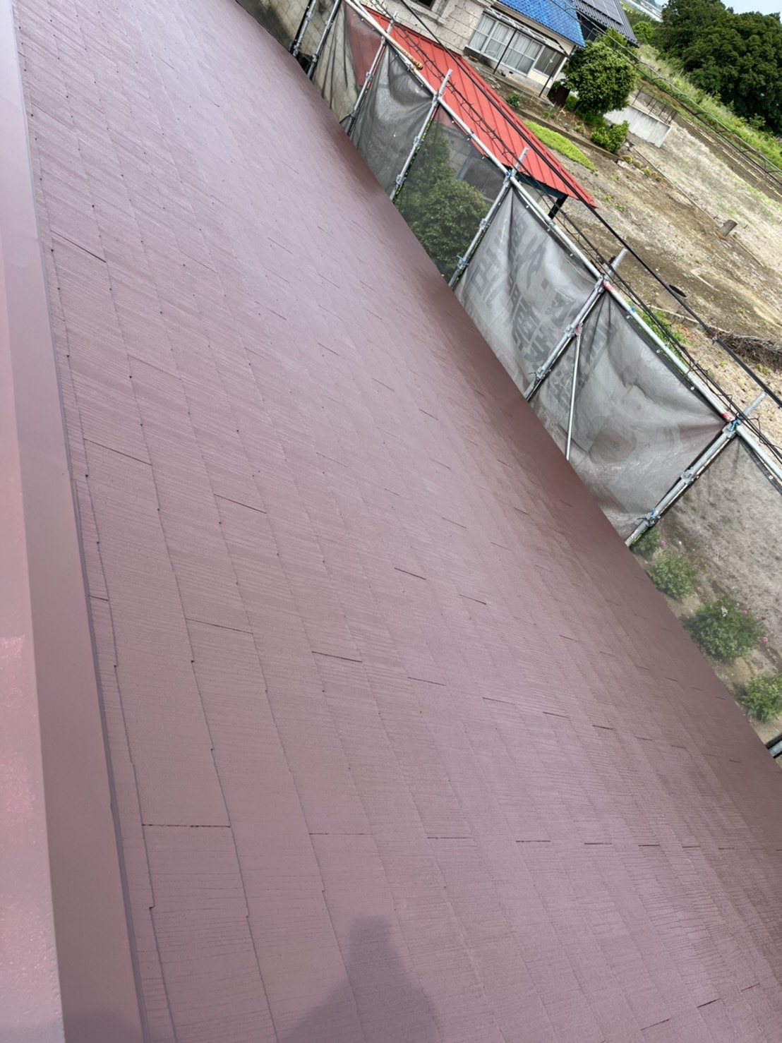 栃木県小山市　屋根塗装工事　中塗り〜上塗り　屋根塗料の種類について