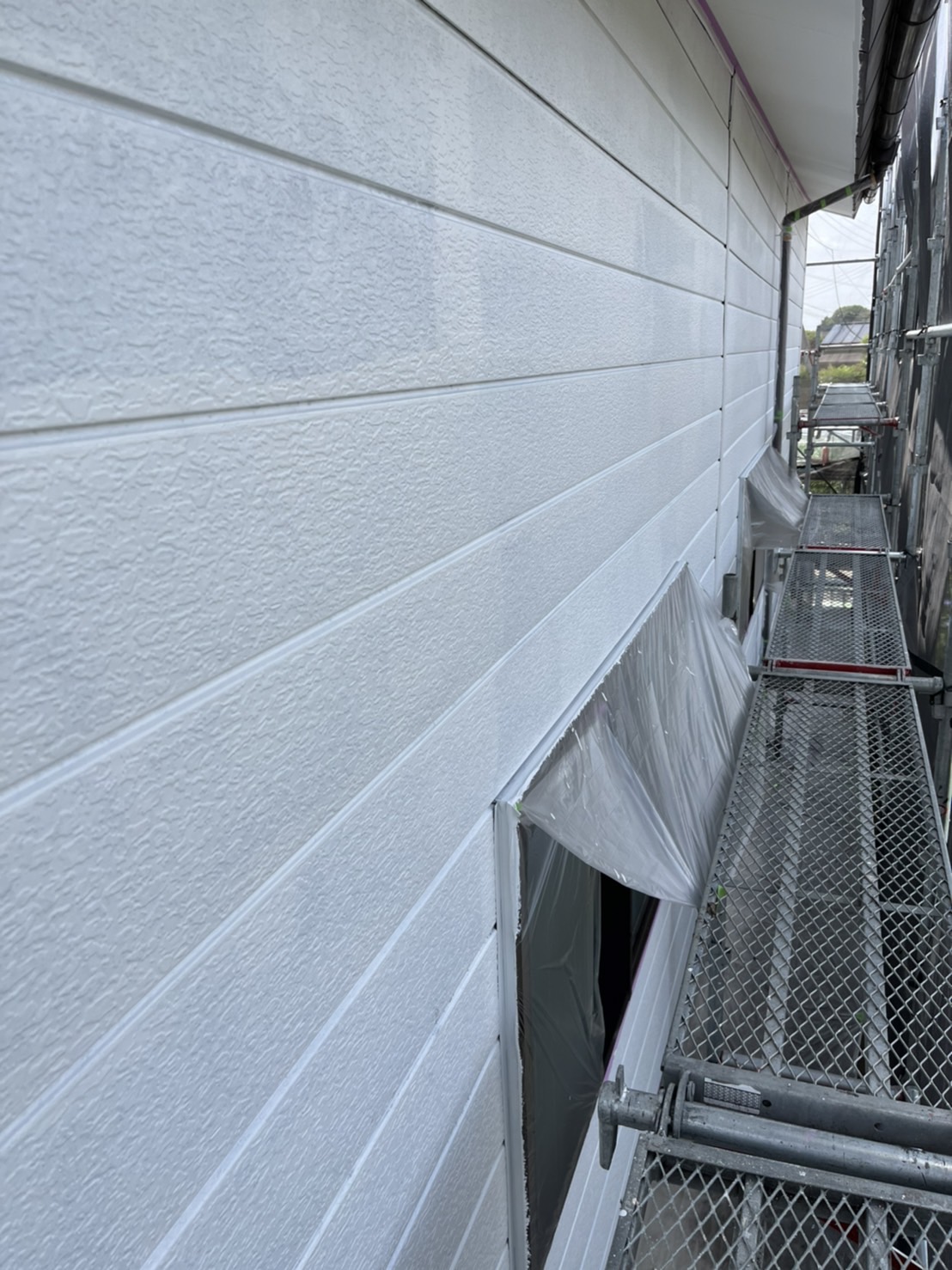 栃木県宇都宮市　外壁塗装工事　サイディングの下塗りを行いました！