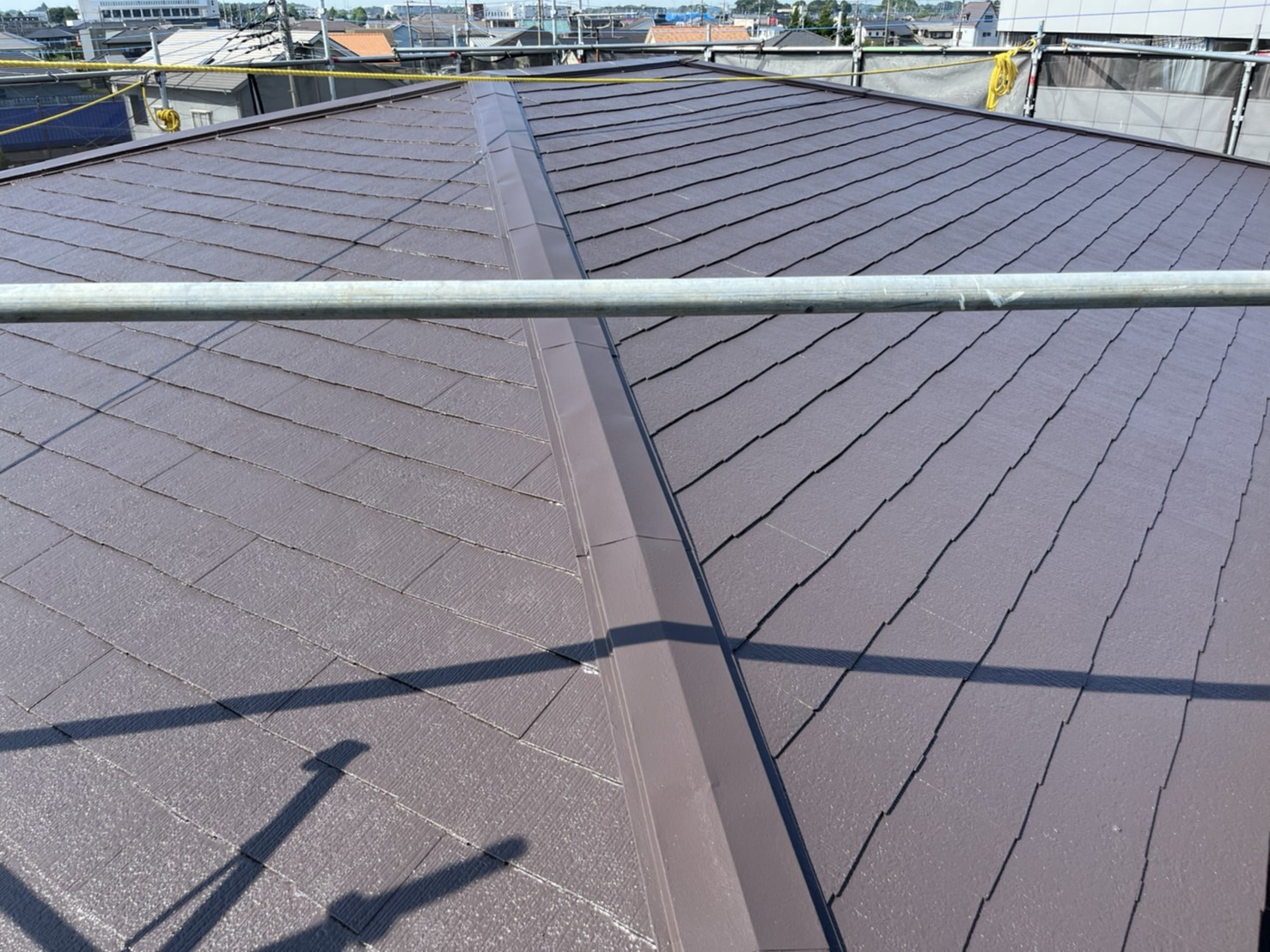 栃木県鹿沼市　屋根・外壁塗装工事　屋根の仕上げ塗装　色決めもおまかせください！
