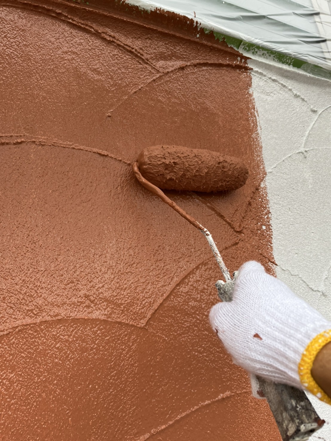 栃木県さくら市　外壁塗装工事　外壁の中塗り〜上塗り　塗料選びのポイント