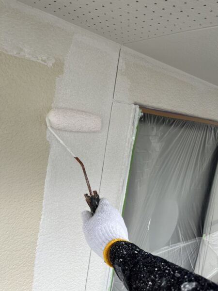 栃木県宇都宮市　屋根・外壁塗装工事　高圧洗浄と外壁の下塗りを行いました！