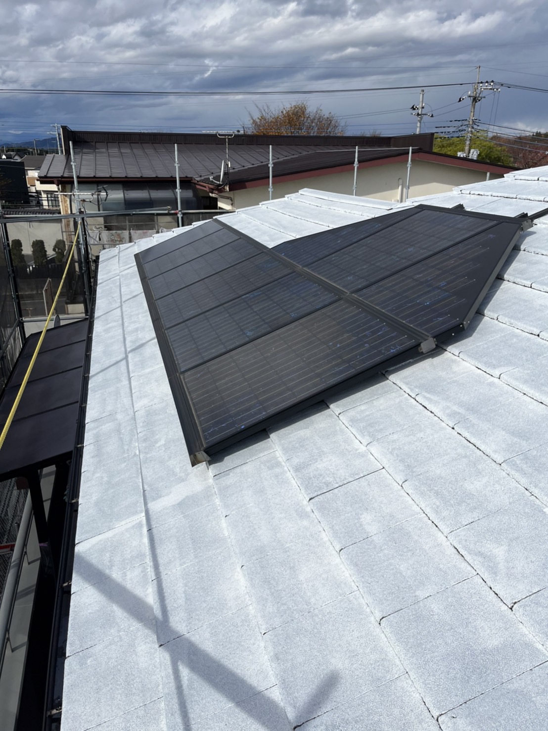栃木県真岡市　屋根・外壁塗装工事　太陽光パネルがあっても塗装できます！
