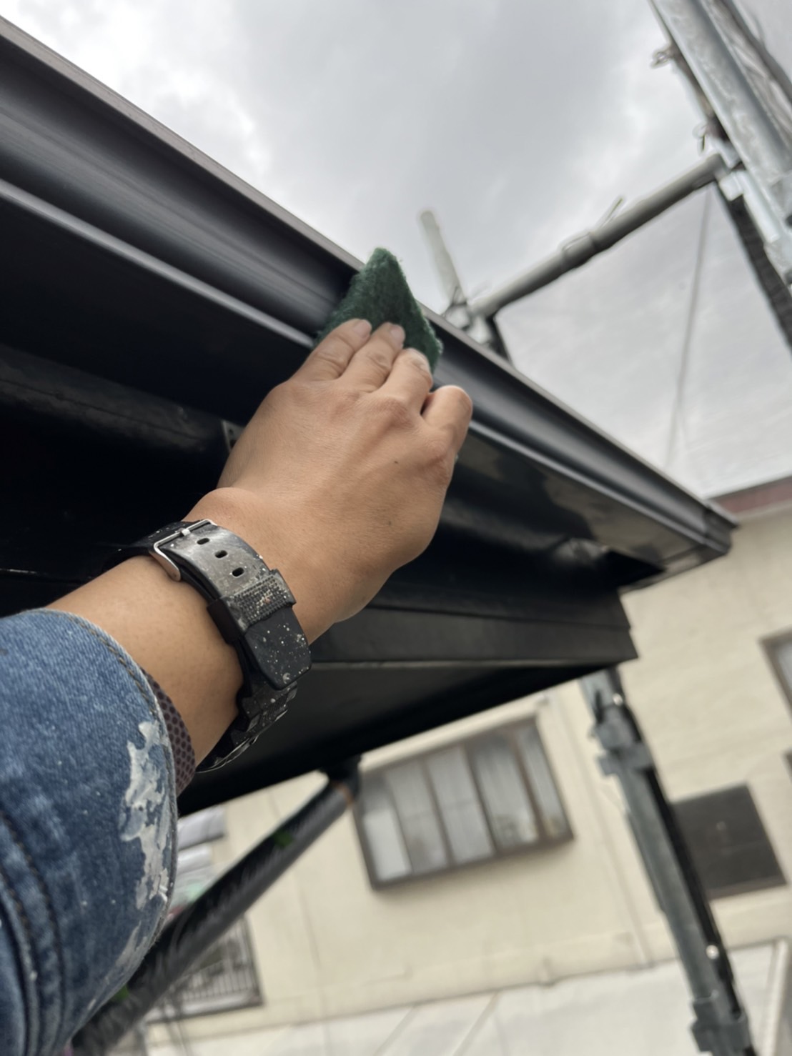 栃木県真岡市　屋根・外壁塗装工事　付帯部　軒樋の塗装　塗装の際は補修も一緒に！