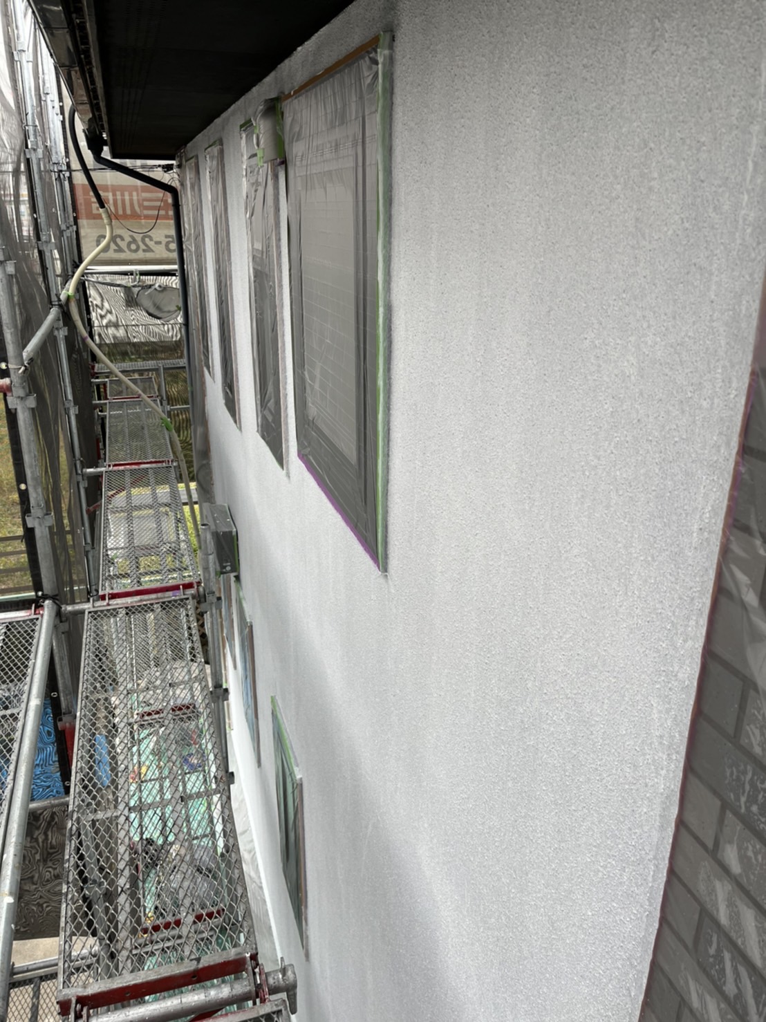 栃木県真岡市　屋根・外壁塗装工事　外壁の下塗り　シーラー塗布