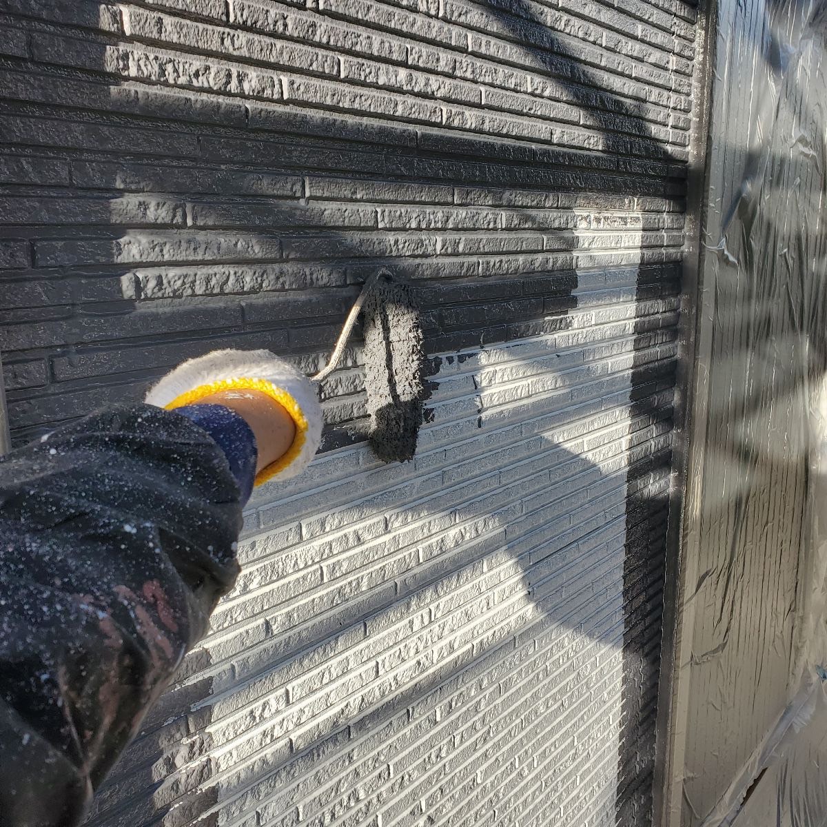栃木県宇都宮市　外壁塗装工事　外壁の中塗り～上塗り