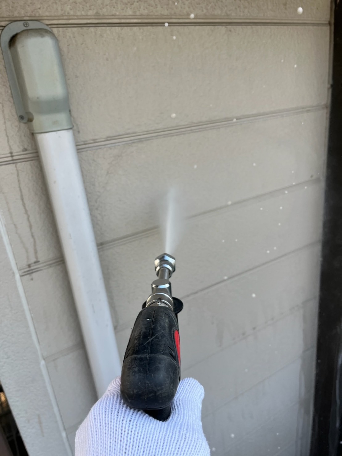 栃木県宇都宮市　外壁塗装工事　足場設置後の高圧洗浄を行いました！