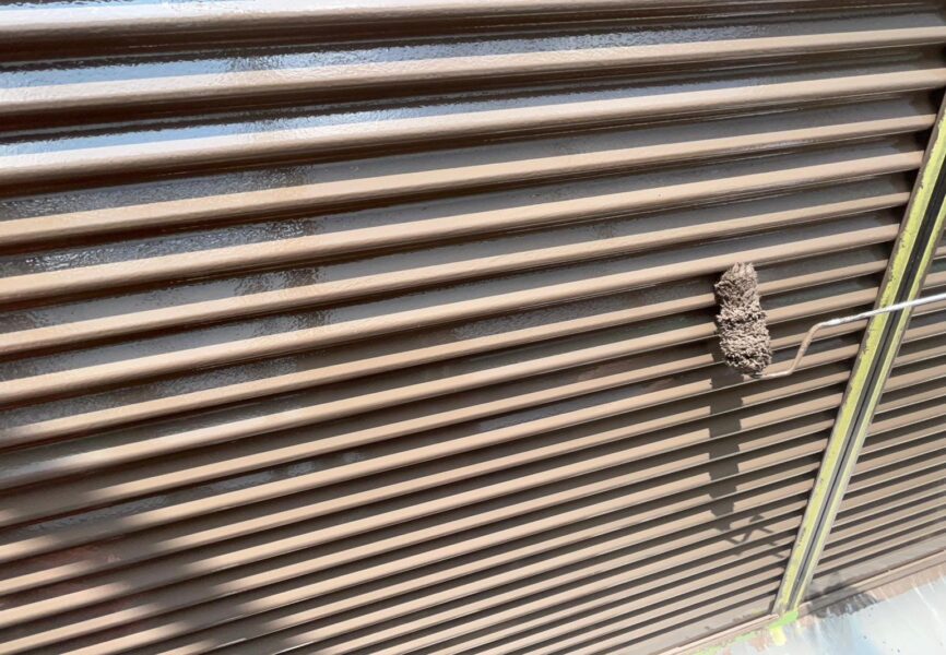 栃木県宇都宮市　屋根・外壁塗装工事　付帯部　ルーバー雨戸の塗装を行いました！