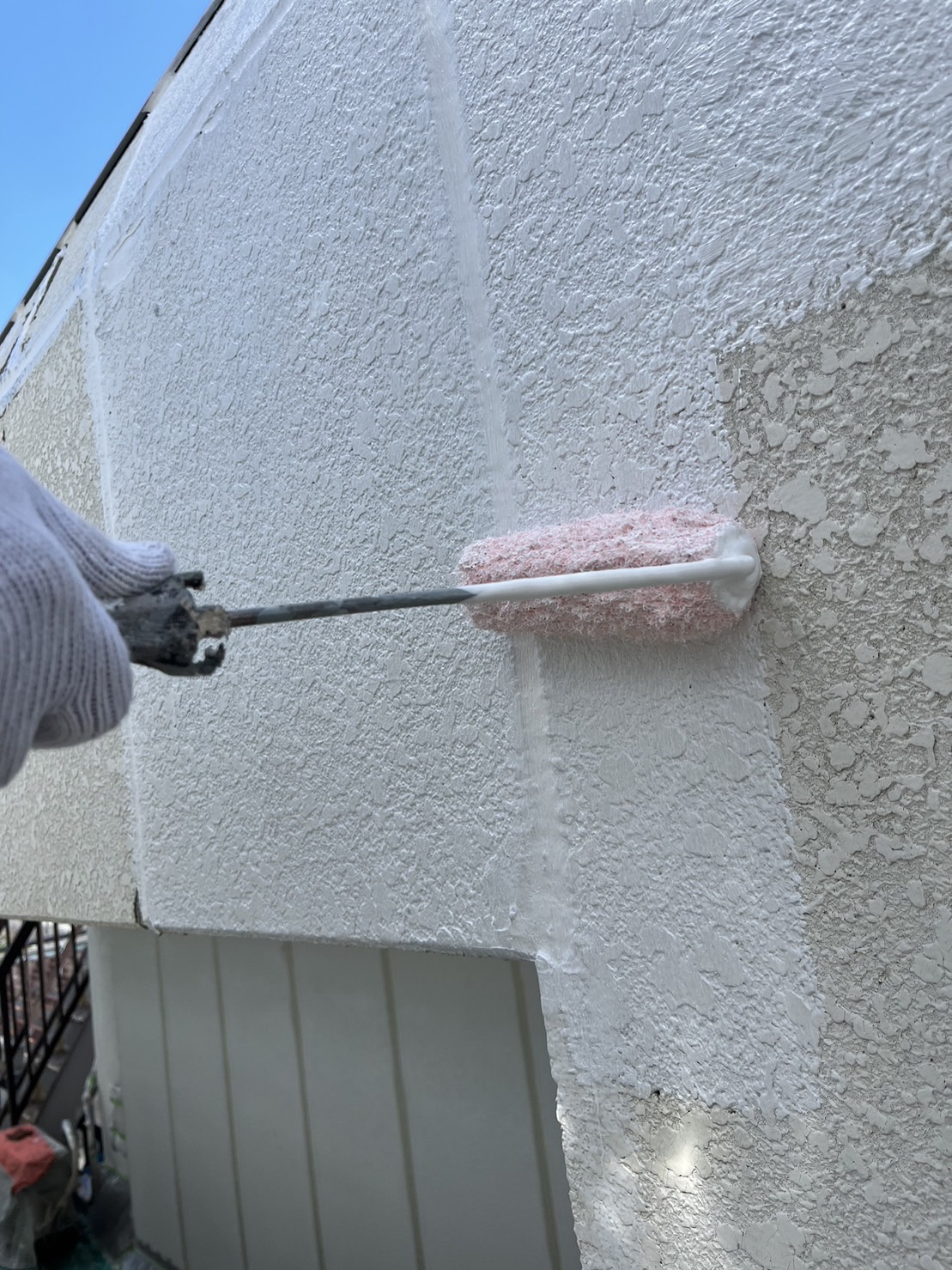 栃木県下野市　マンション外壁塗装・付帯部塗装工事　外壁の下塗りを行いました！