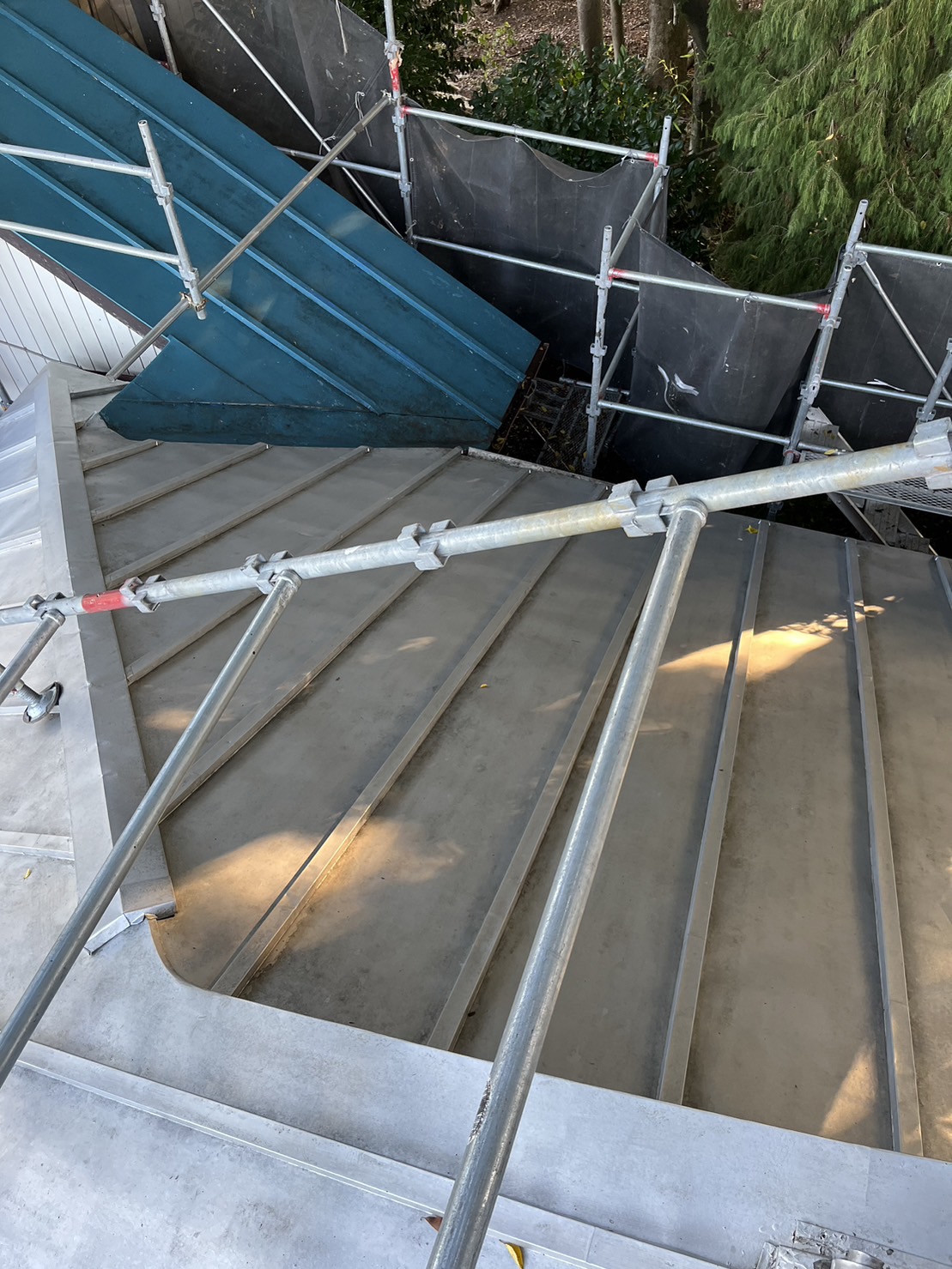 栃木県真岡市　屋根塗装工事　足場を設置する目的と足場代を節約する方法