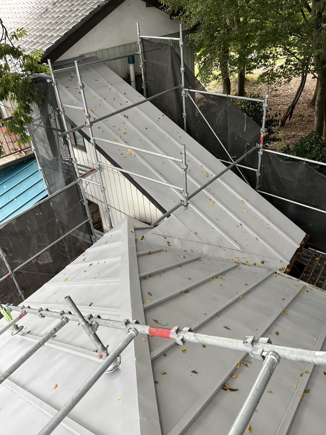 栃木県真岡市　屋根塗装工事　金属屋根は遮熱塗料がお勧め！
