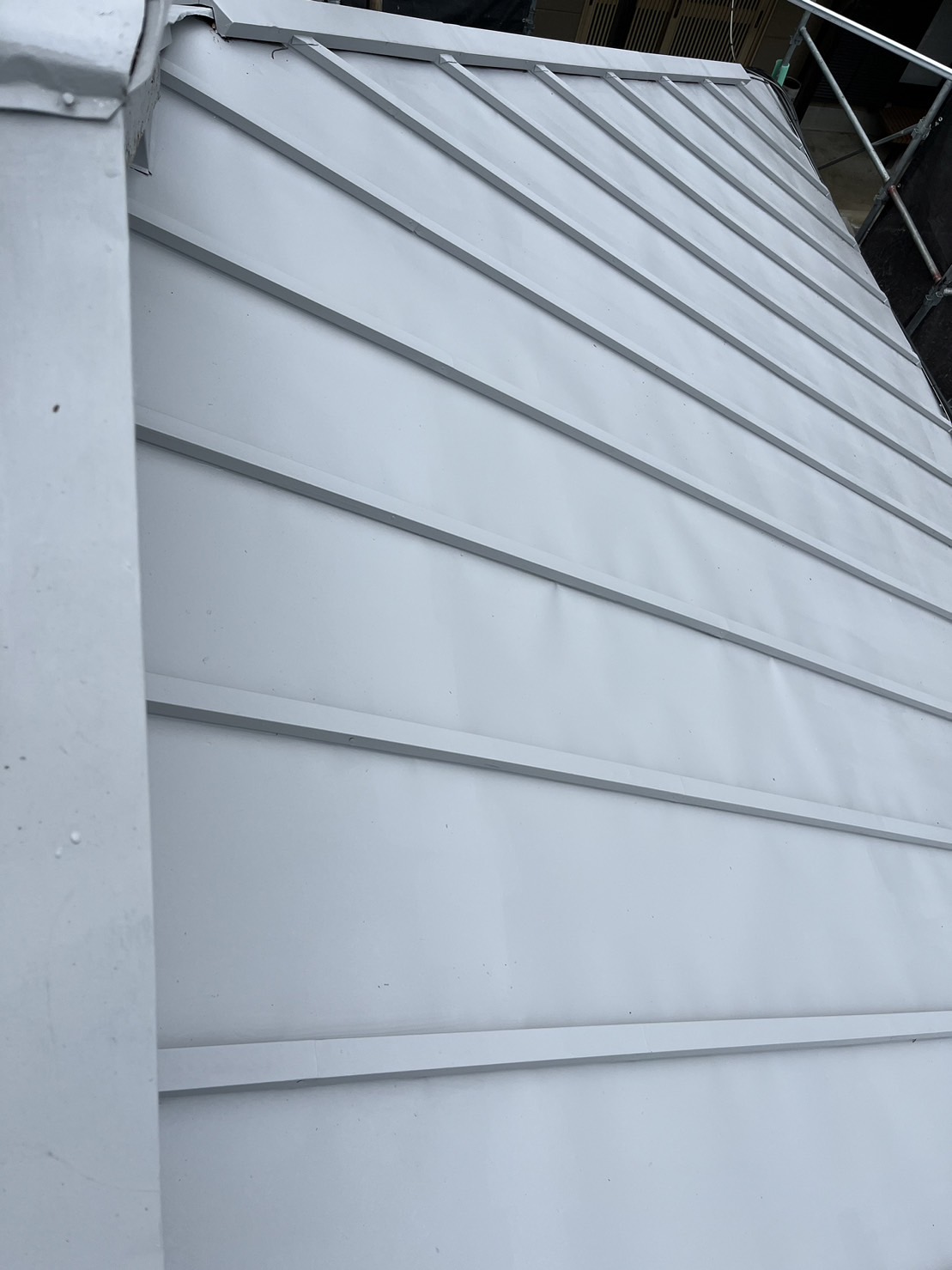 栃木県真岡市　屋根塗装工事　金属屋根の塗装工程について