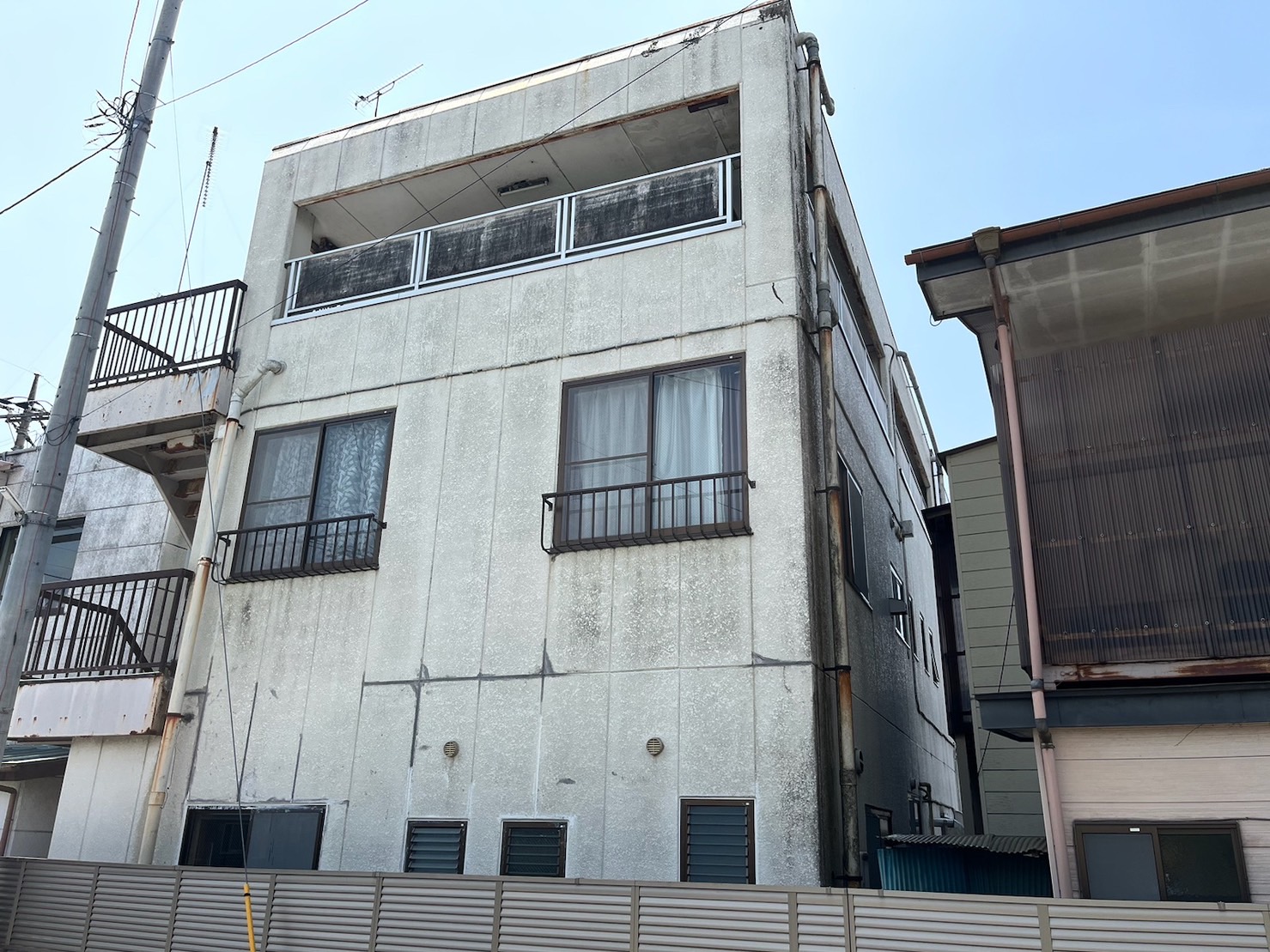 栃木県宇都宮市　Sビル　外壁塗装工事　施工前と外壁塗装を行うタイミング