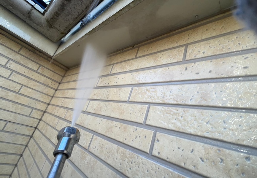 栃木県宇都宮市　屋根塗装・外壁塗装工事　外壁の高圧洗浄作業
