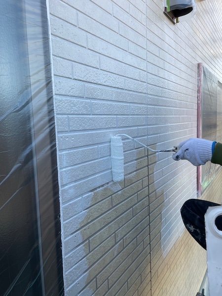 栃木県宇都宮市　屋根塗装・外壁塗装工事　外壁塗装の下塗り工程