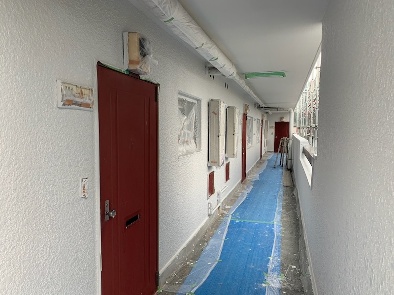 栃木県足利市　Yコーポ　外壁塗装工事　玄関の塗装を行いました！