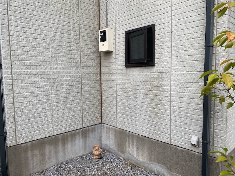 栃木県真岡市|施工前の劣化症状 外壁の汚れやコーキングのひび割れがありました