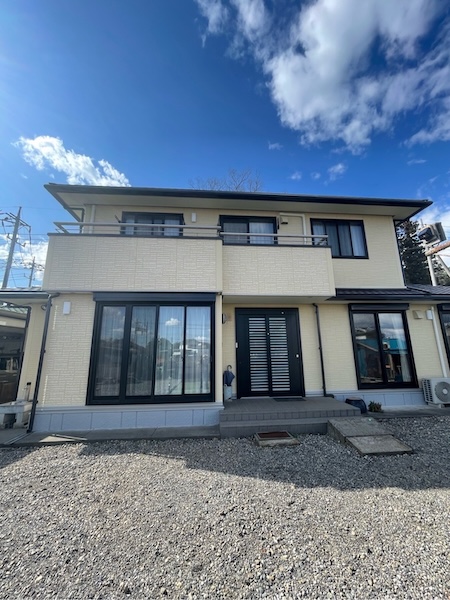 栃木県下都賀郡壬生町｜外壁塗装工事が完了しました！一部の外壁はマルチカラー工法で仕上げています！