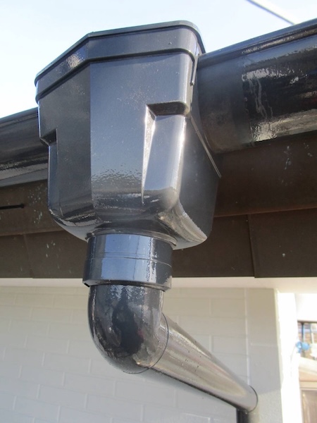 雨樋の集水枡とデンデン(控え金具)を交換しました!|栃木県真岡市