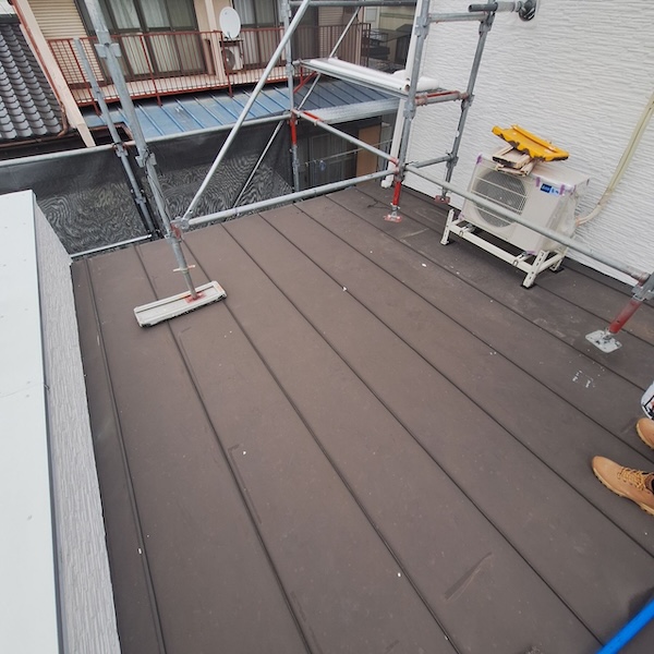 色褪せた金属屋根を塗装しました!|栃木県河内郡上三川町