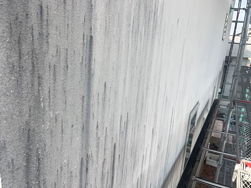 栃木県河内郡上三川町|塗装前の高圧洗浄を行いました!外壁に汚れがついてしまう原因について