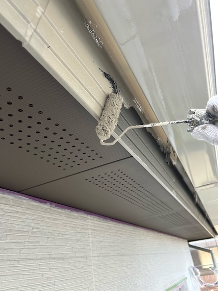 栃木県下野市|屋根瓦の緩んでいるビスの締め直しと付帯部塗装を行いました!