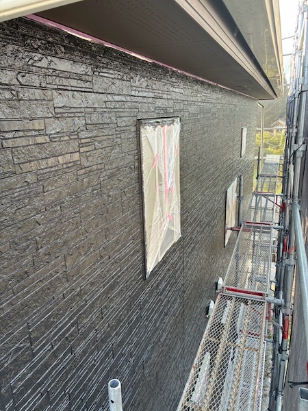 外壁はマルチカラー工法で塗装、高級感のある仕上がりになりました!|栃木県下野市