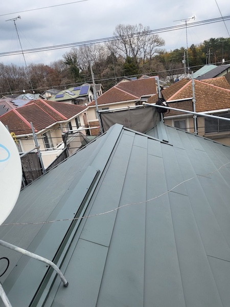 栃木県河内郡上三川町 S様邸 外壁塗装・屋根カバー工事「屋根のグリーンと外壁の色合いがとても気に入っています」