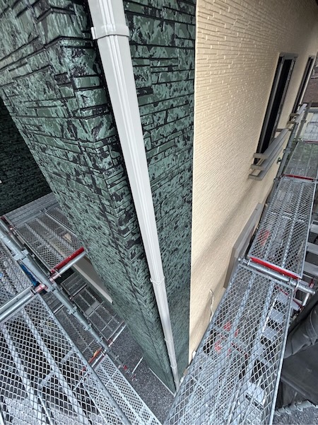 外壁はマルチカラー工法で塗装、高級感のある仕上がりになりました!|栃木県下野市