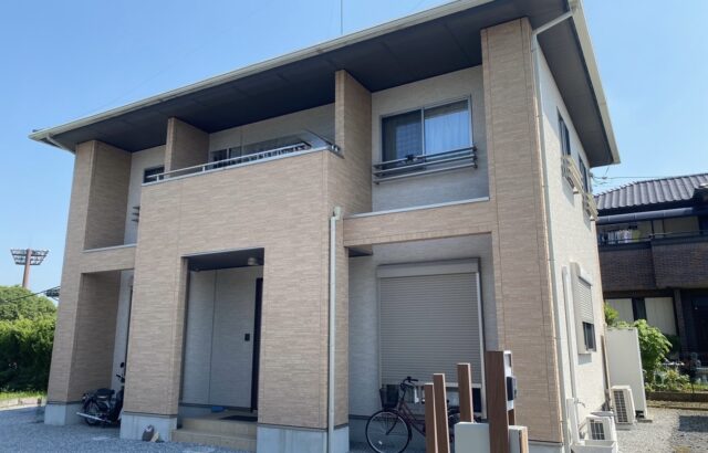 栃木県下野市 S様邸 外壁塗装工事「多彩色仕上げとライトラテのコントラストがかっこよく、大変満足しています」