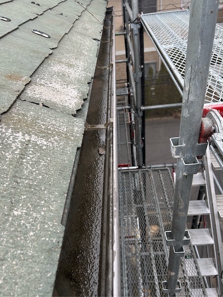 栃木県河内郡上三川町|劣化の激しい屋根はカバー工事を実施!施工前と高圧洗浄作業