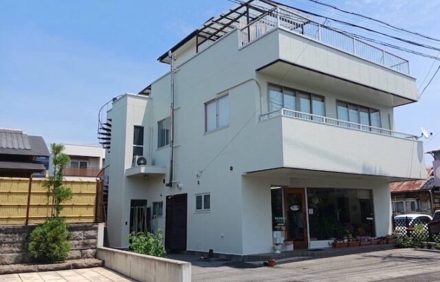 栃木県真岡市 T様 店舗 外壁塗装・屋上防水工事「ひび割れの跡が気になっていましたが、とてもきれいにしてくれました」