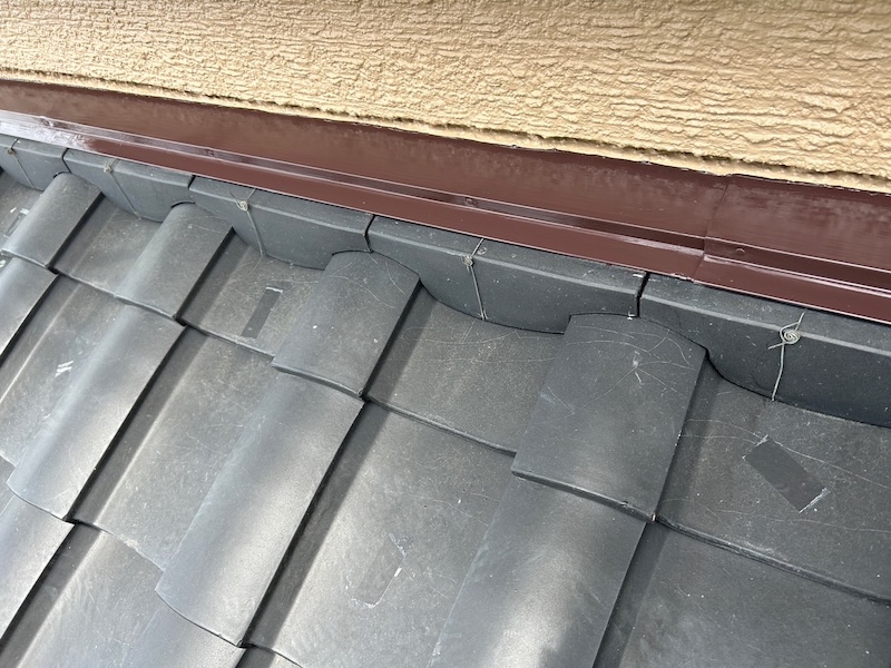 陶器瓦でも屋根板金は定期的な塗装が必要です!|栃木県芳賀郡益子町