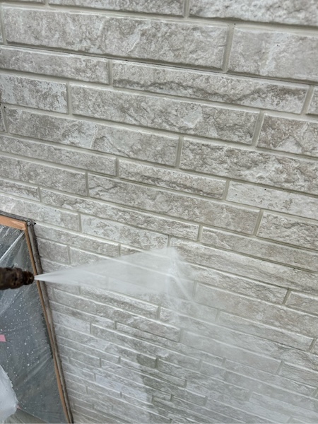 マルチカラー工法とは?単色塗りとマルチカラー工法の違いを実例でご紹介!