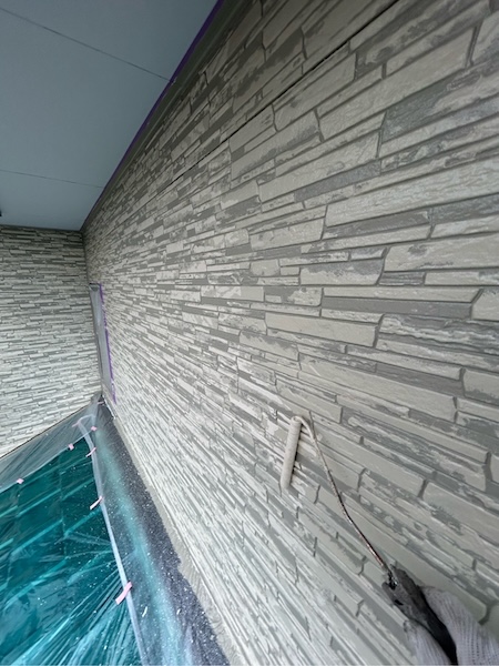 マルチカラー工法とは?単色塗りとマルチカラー工法の違いを実例でご紹介!