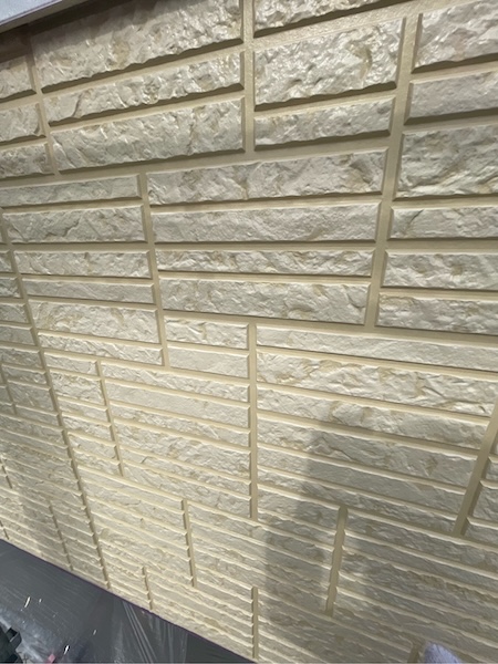 マルチカラー工法とは?単色塗りとマルチカラー工法の違いを実例でご紹介!